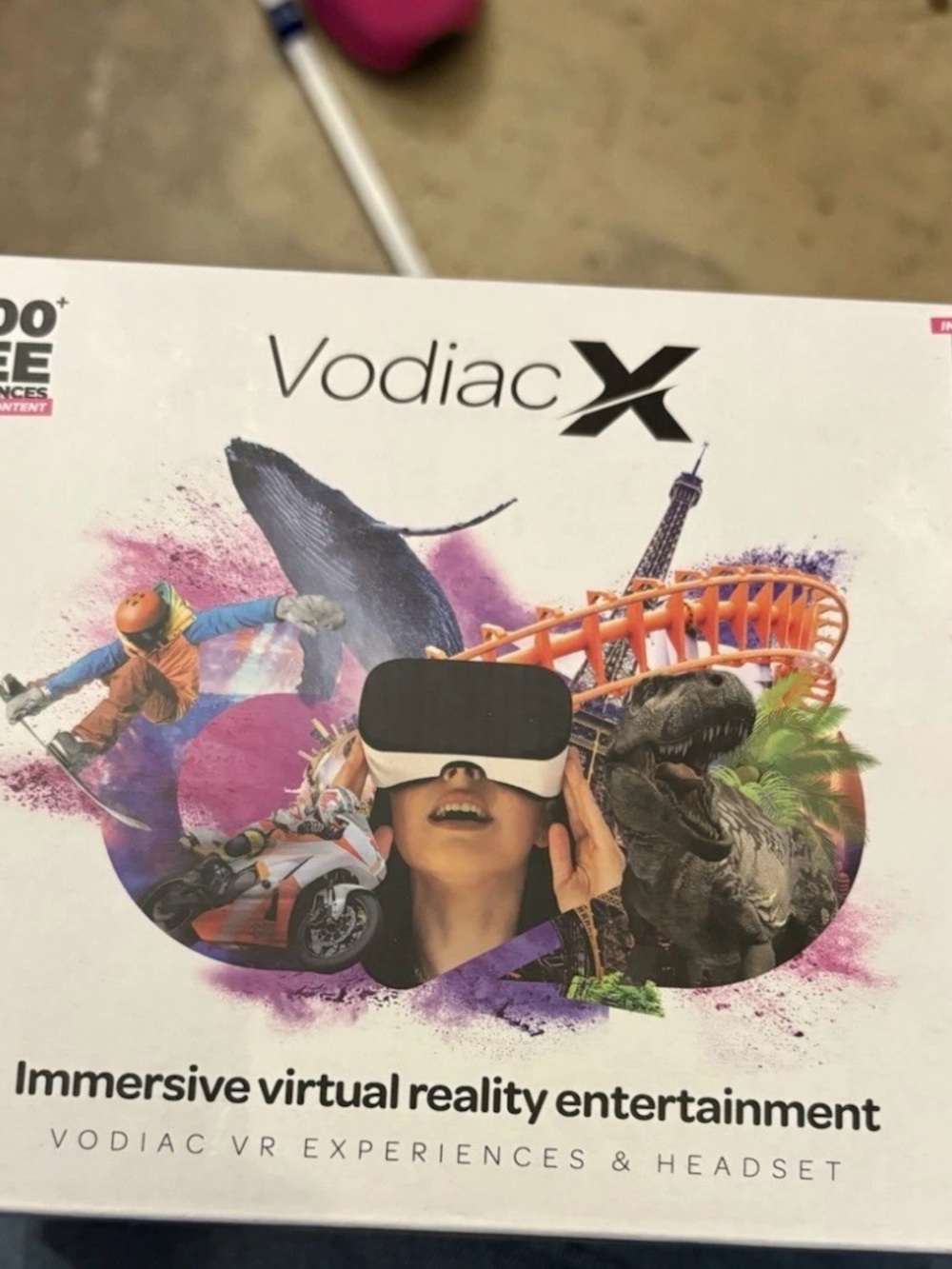VR Headset - Black and White